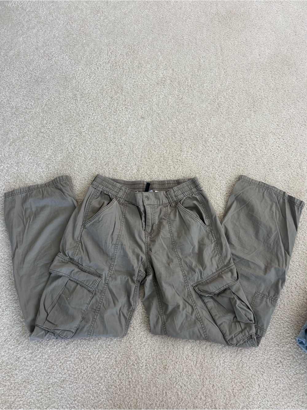 Women’s Cargo Pants in Light Olive Green